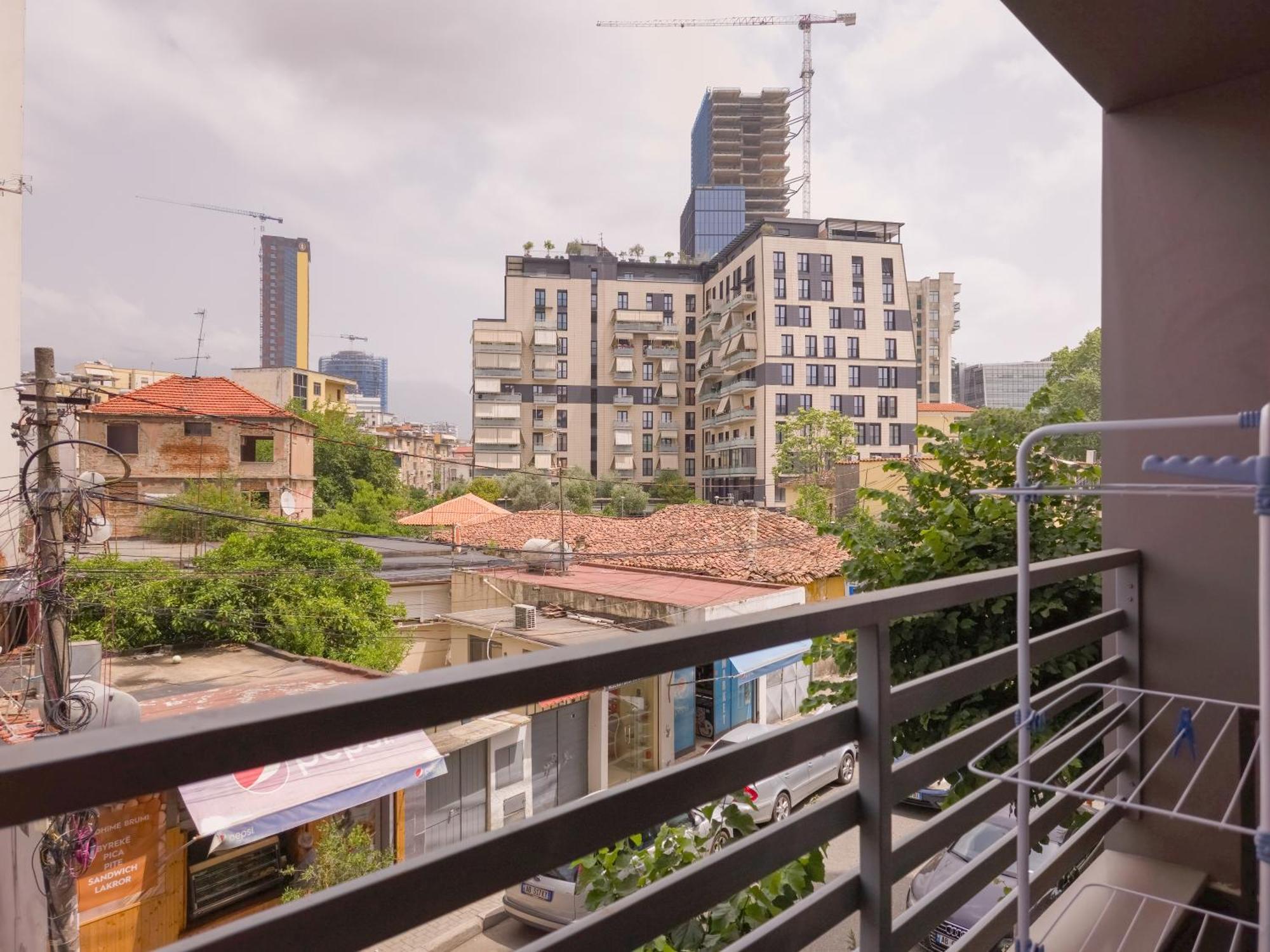 Pin Apartments Тирана Екстериор снимка